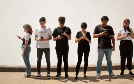 Ο αθέατος κόσμος των social media: Πώς επηρεάζεται η ψυχική υγεία των εφήβων